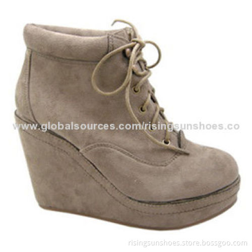 Women's dress boots with simple and generous design, comfortable fitting